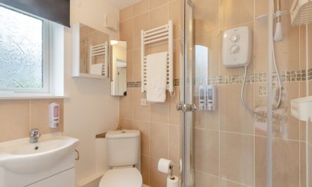 3 Bed in Corton 9