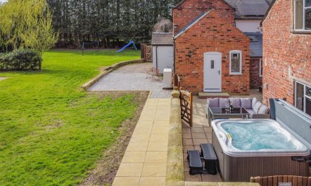4 Bed in Bronington 1