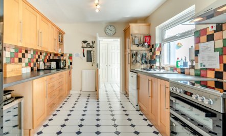 4 Bed in Haverfordwest 3