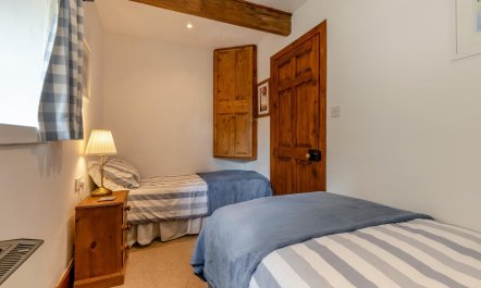 2 Bed in Sharrington 5