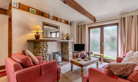 2 Bed in Sharrington 1