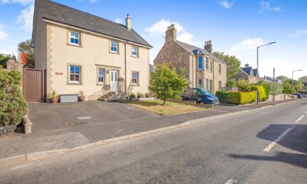 5 Bed in Swinton