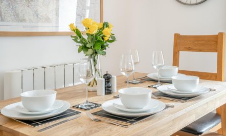 2 Bed in Govilon 5