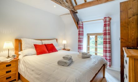 2 Bed in Govilon 9