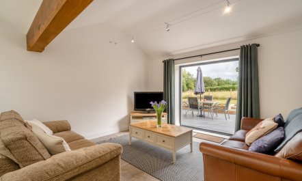 2 Bed in Old Sodbury 1