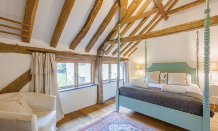 6 Bed in Bramfield 9