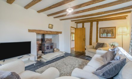 6 Bed in Bramfield 1