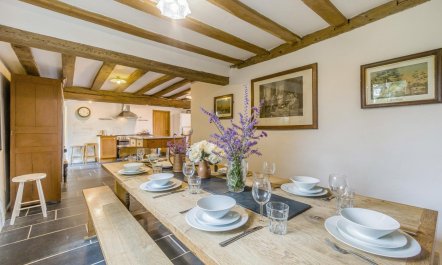 6 Bed in Bramfield 3