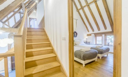 4 Bed in Bramfield 8