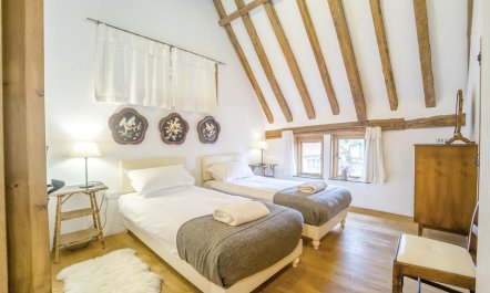 4 Bed in Bramfield 9
