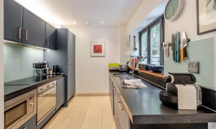 4 Bed in Dartmouth 5