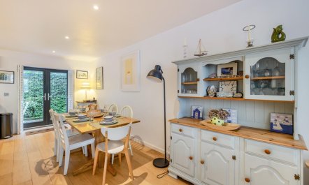 4 Bed in Dartmouth 3