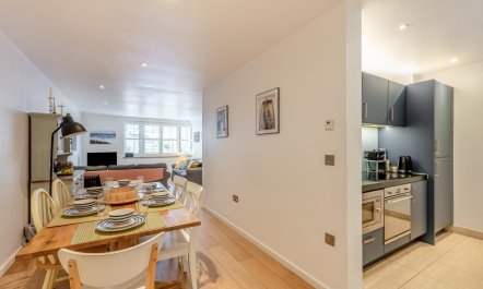 4 Bed in Dartmouth 4