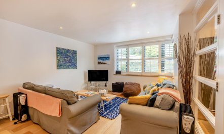 4 Bed in Dartmouth 1