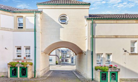 2 Bed in Bath 4