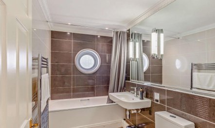 2 Bed in Bath 7