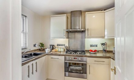 2 Bed in Bath 6