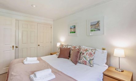 2 Bed in Bath 2