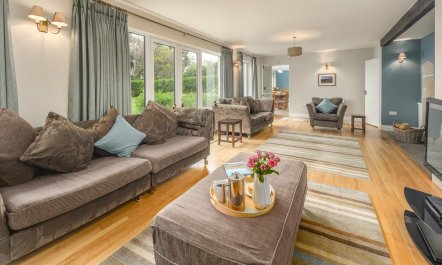 5 Bed in Foxton 9