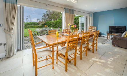5 Bed in Foxton 1