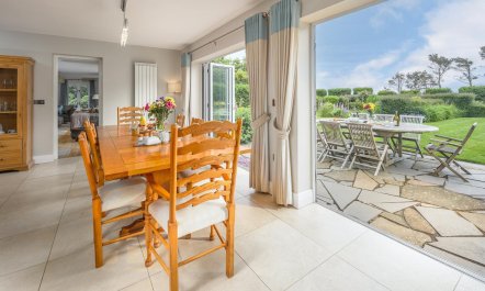 5 Bed in Foxton 2