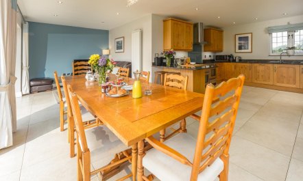 5 Bed in Foxton 4