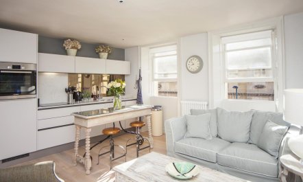 1 Bed in Bath 5