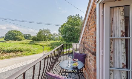 2 Bed in Carreghofa 1