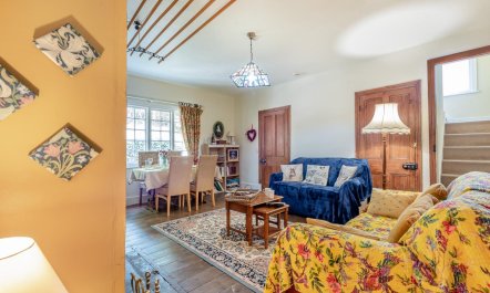 2 Bed in Knighton 2