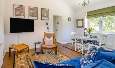 1 Bed in Burleigh 4