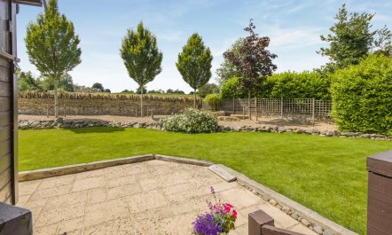 1 Bed in Burleigh 8