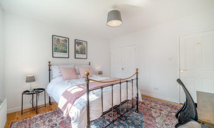 1 Bed in Burleigh 7