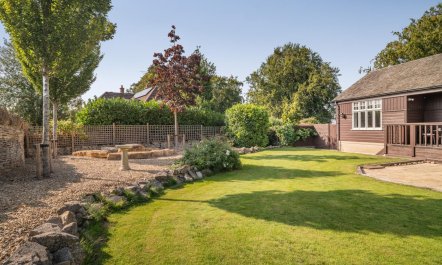 1 Bed in Burleigh 1