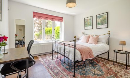 1 Bed in Burleigh 9