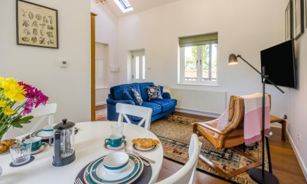 1 Bed in Burleigh 5