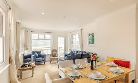 3 Bed in Dartmouth 2