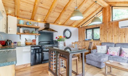 1 Bed in Whitbourne 4