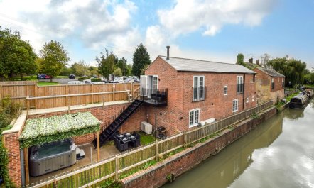 2 Bed in Rugby