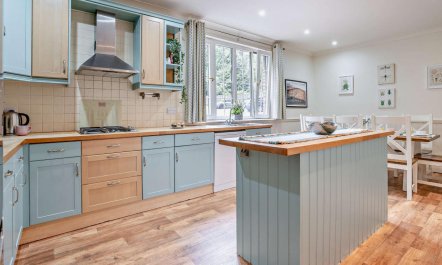 3 Bed in Cwmtaf 8
