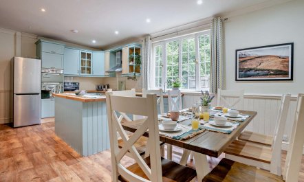 3 Bed in Cwmtaf 6
