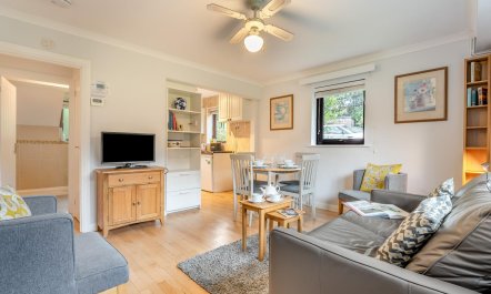 2 Bed in Stone Cross