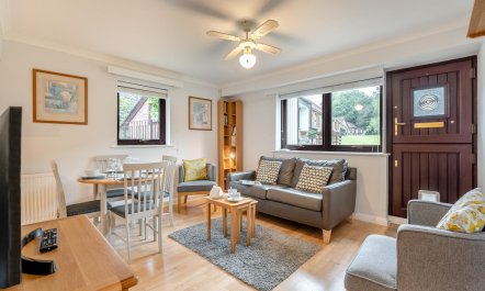 2 Bed in Stone Cross 5