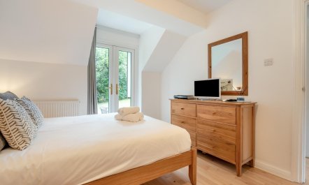 2 Bed in Stone Cross 2