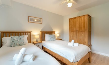 2 Bed in Stone Cross 9