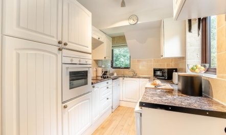 2 Bed in Stone Cross 3