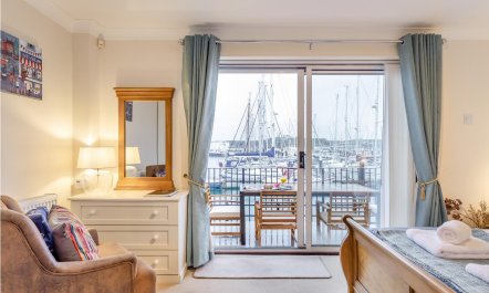 3 Bed in Mount Batten 2