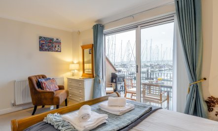 3 Bed in Mount Batten 1