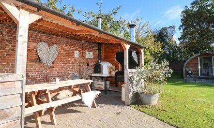 1 Bed in Rocester 9