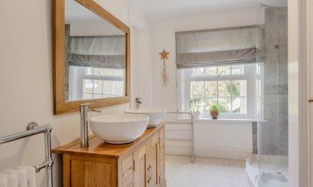 5 Bed in Seaview 9