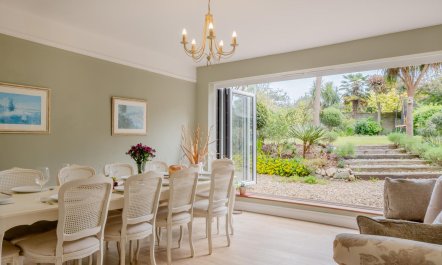 5 Bed in Seaview 1